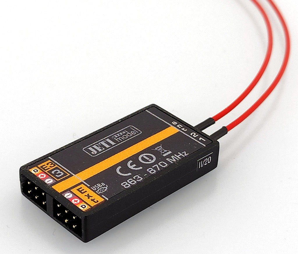 Jeti Duplex RSAT 900 NG receiver, EU version, label showing 863 to 870 MHz and the E3 and Ext ports